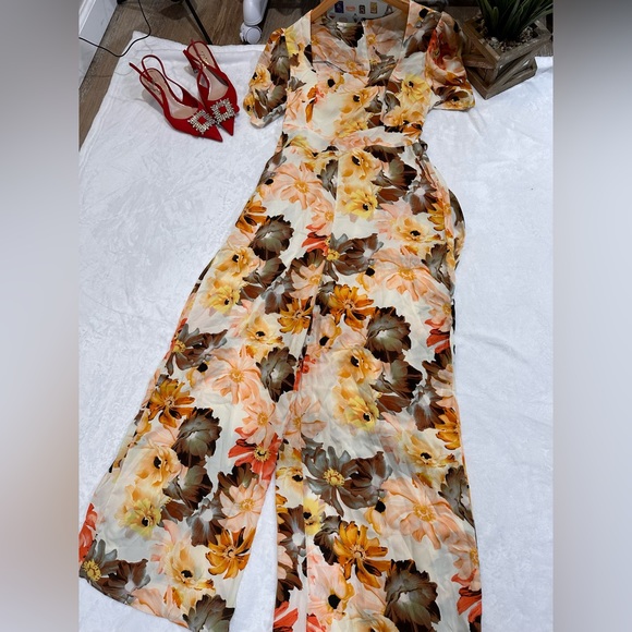 Wideleg Jumpsuit  Padded - Picture 5 of 5